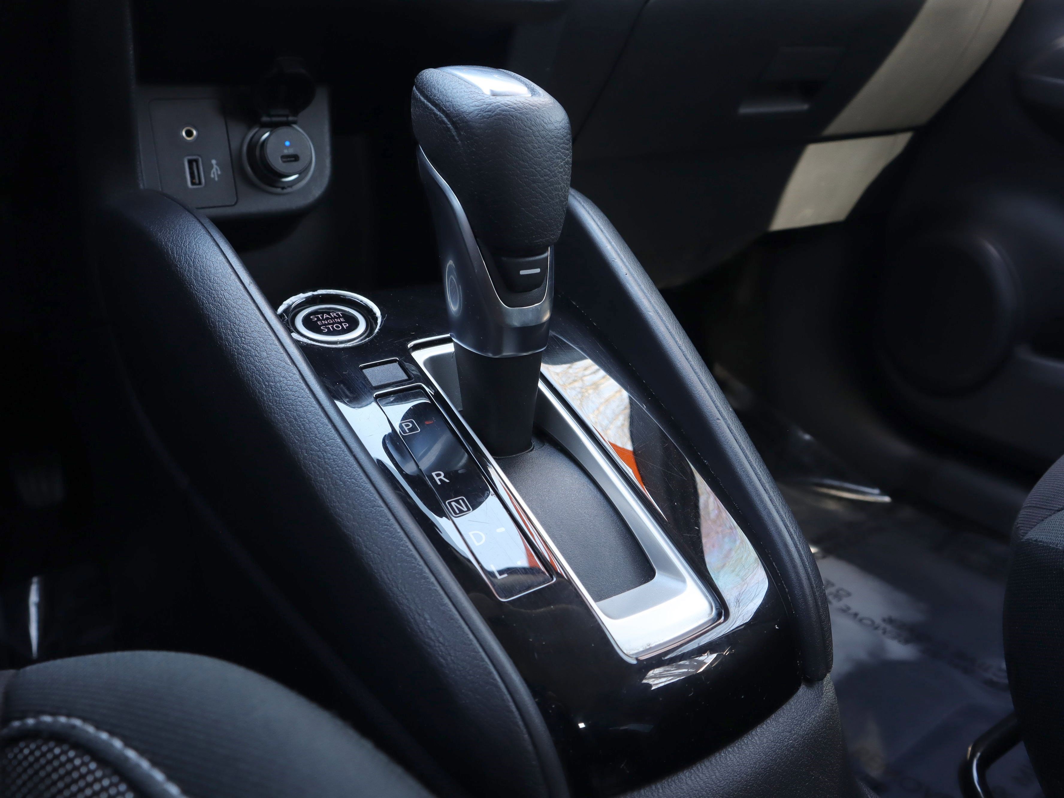 Used 2020 Nissan Kicks S image 12