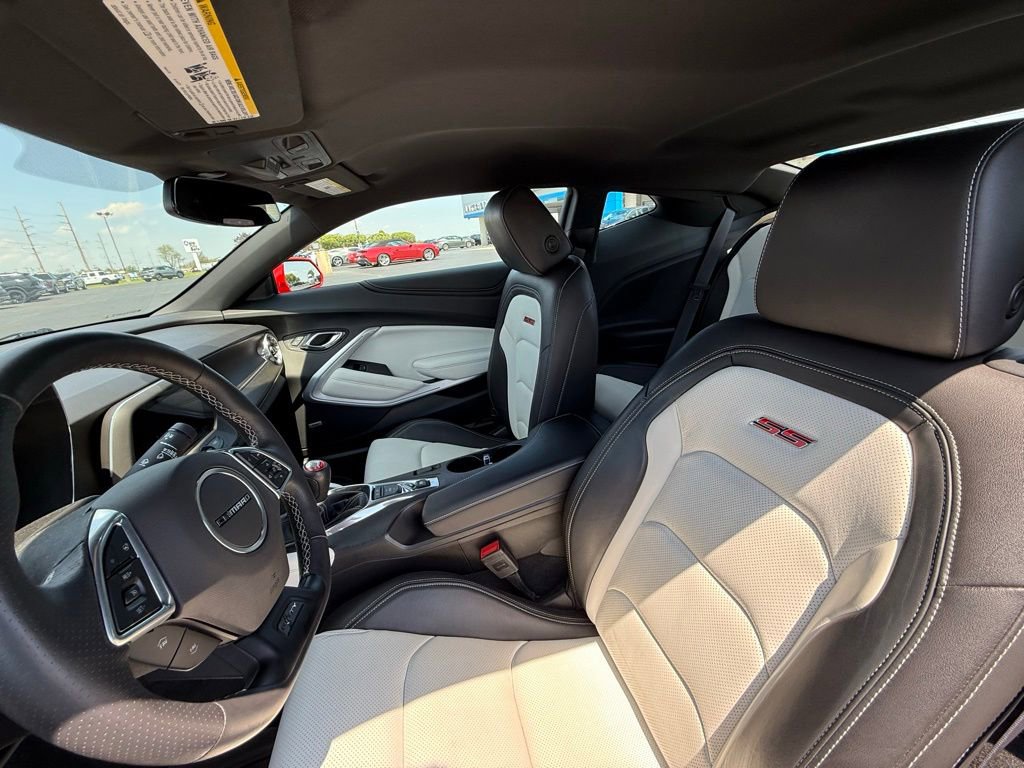 Used 2017 Chevrolet Camaro SS RWD image 8