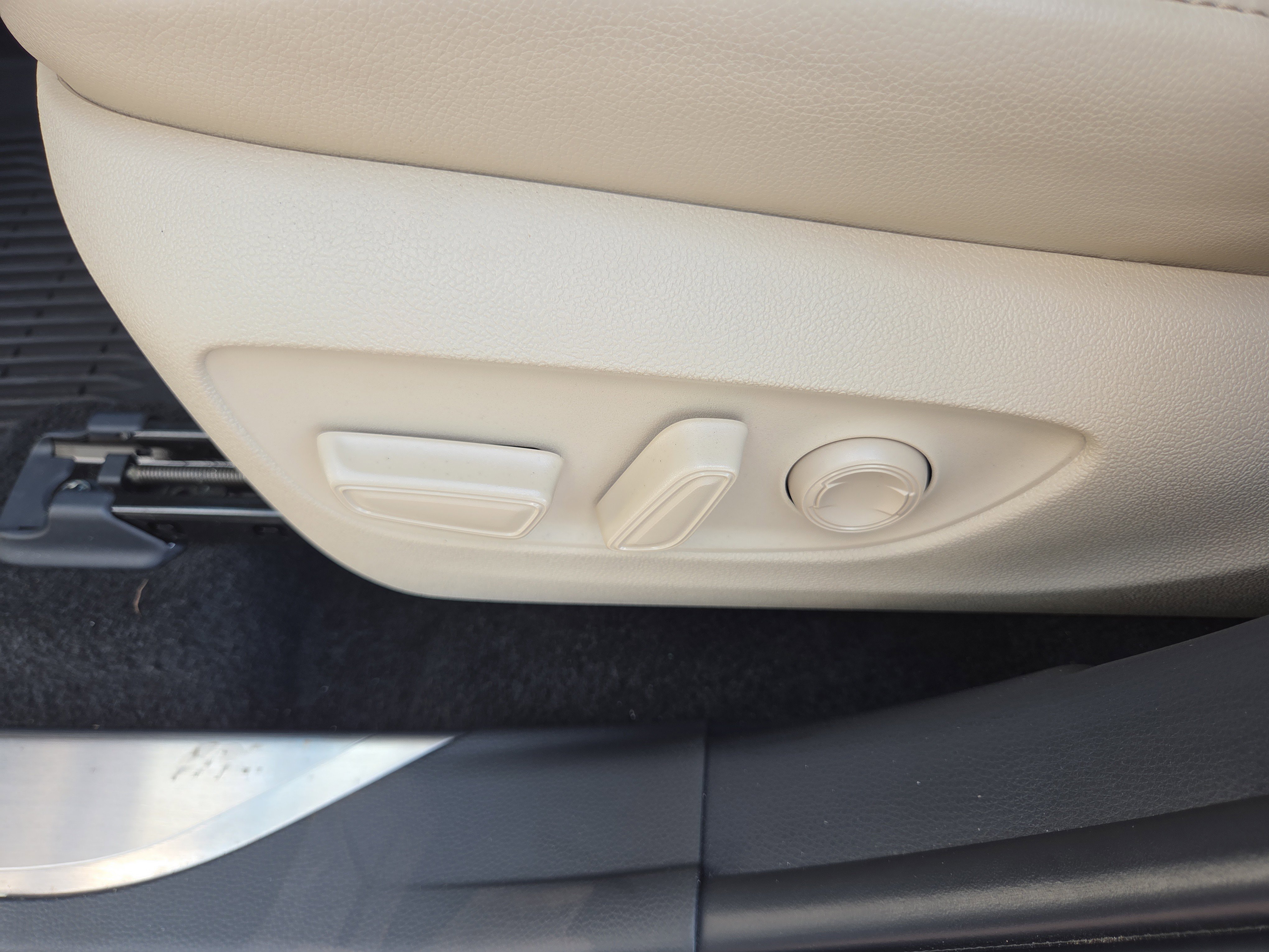 Used 2024 Toyota Highlander Platinum image 36