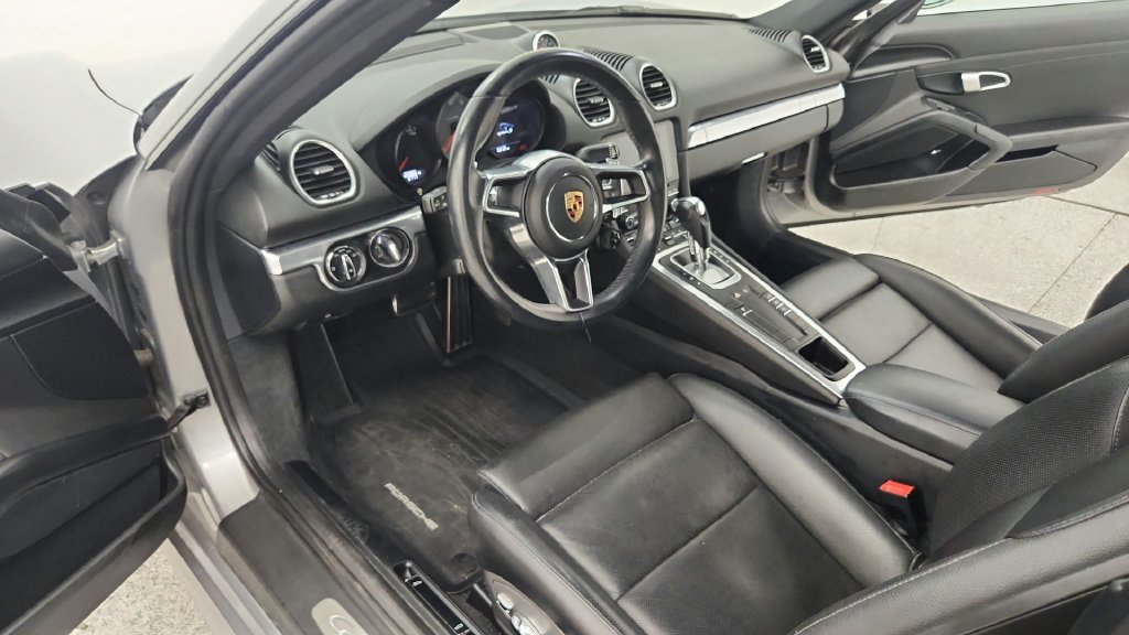 Used 2019 Porsche 718 Cayman S RWD image 28