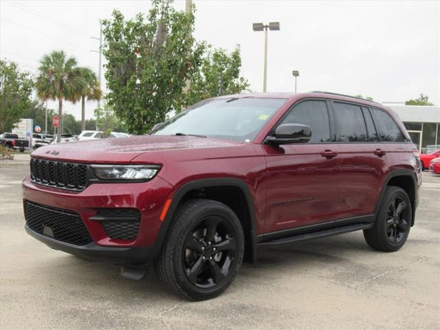 Certified 2023 Jeep Grand Cherokee Altitude image 3