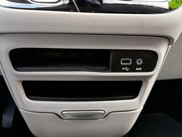 Used 2019 Chrysler Pacifica Touring-L FWD image 16