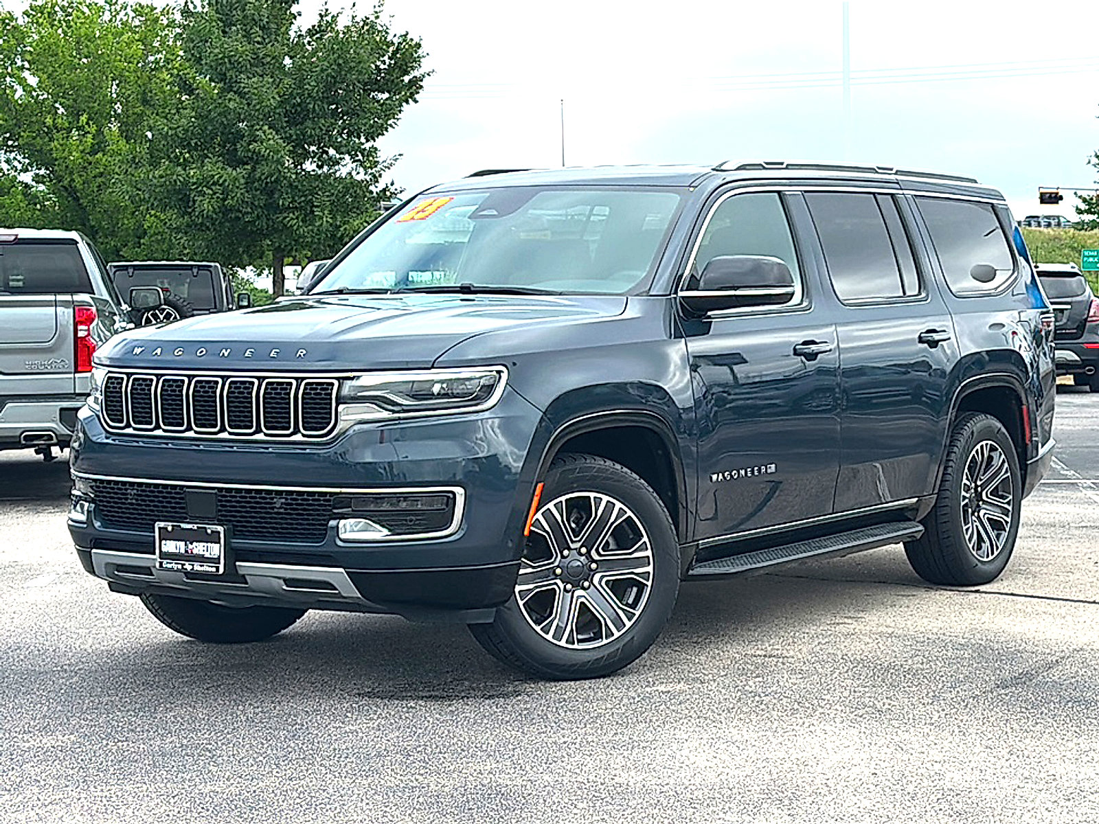 Used 2024 Jeep Wagoneer Series II w/ Flexible Seating Group RWD image 2