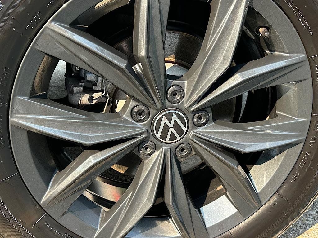 Used 2024 Volkswagen Tiguan SE AWD/4WD image 26