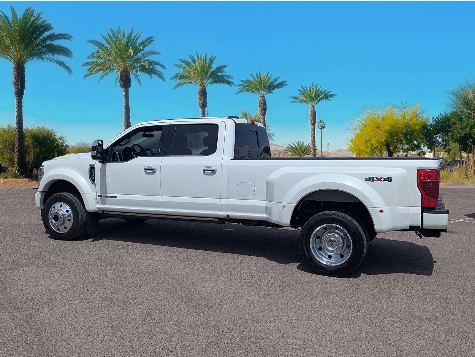 Certified 2022 Ford F450 Platinum AWD/4WD image 3