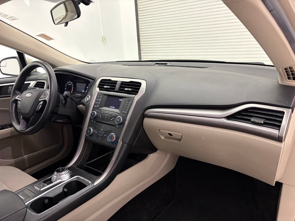 Used 2018 Ford Fusion SE FWD image 34