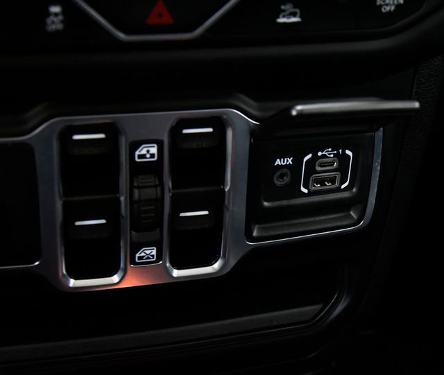Used 2023 Jeep Wrangler Unlimited Sahara w/ Cold Weather Group AWD/4WD image 29