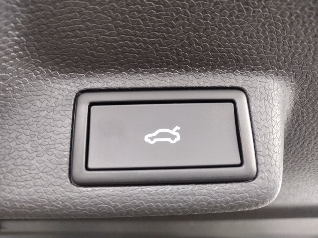 New 2025 Volkswagen ID. Buzz Pro S Plus image 21