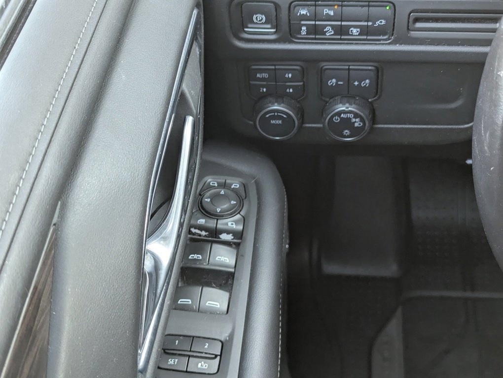 Used 2022 Chevrolet Suburban Z71 w/ Luxury Package image 33