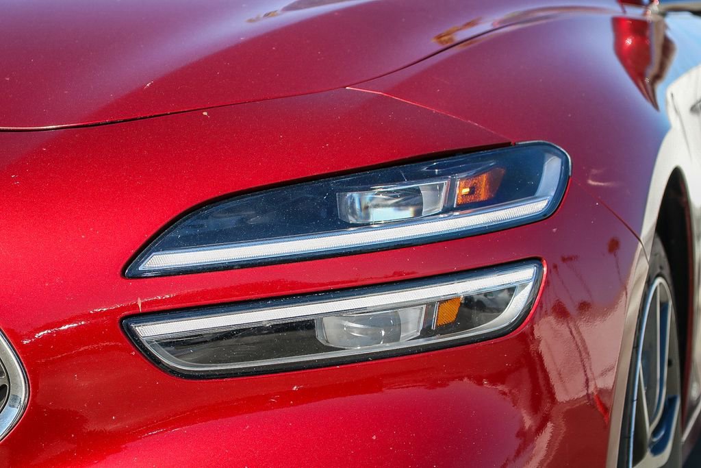 Used 2023 Genesis G70 2.0T image 5