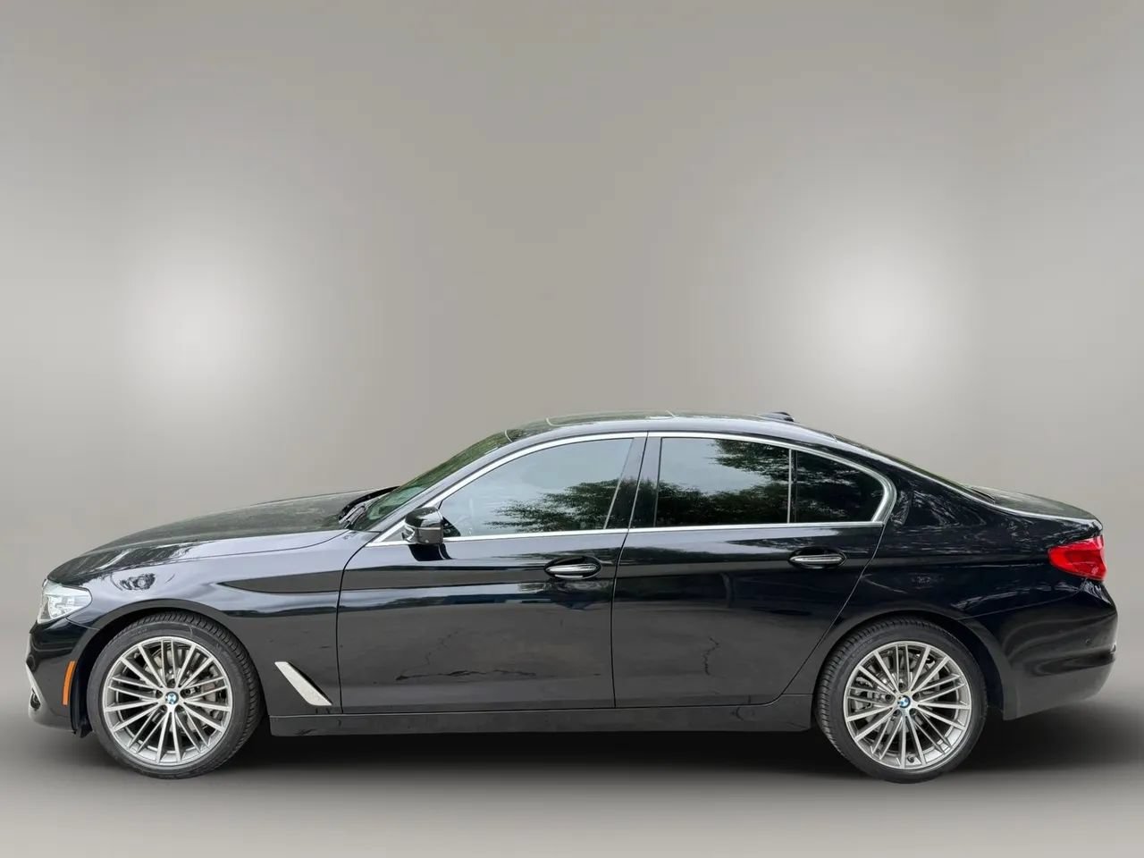 Used 2017 BMW 530i w/ Premium Package RWD image 5