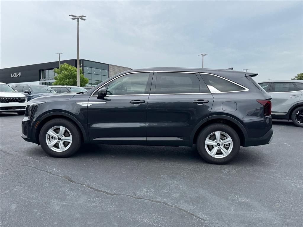 Certified 2025 Kia Sorento LX FWD image 5