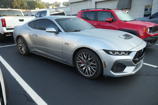 Used 2024 Ford Mustang GT Premium RWD image 3