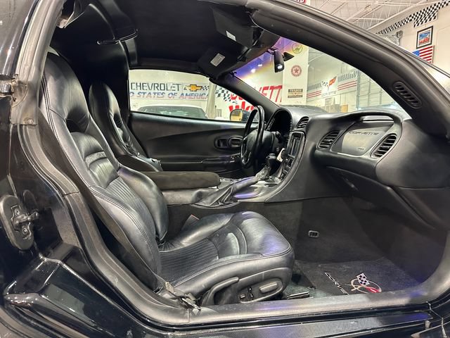 Used 2002 Chevrolet Corvette Coupe w/ Preferred Equipment Group2 RWD image 9