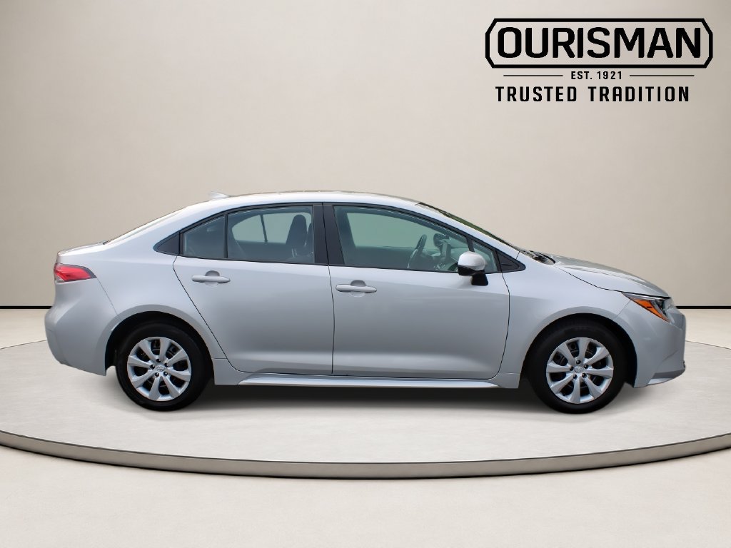 Used 2025 Toyota Corolla LE FWD image 10