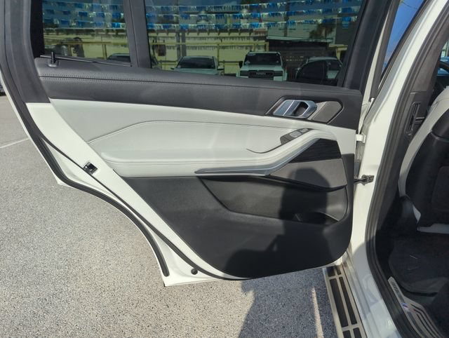 Used 2024 BMW X7 xDrive40i w/ M Sport Package AWD/4WD image 28