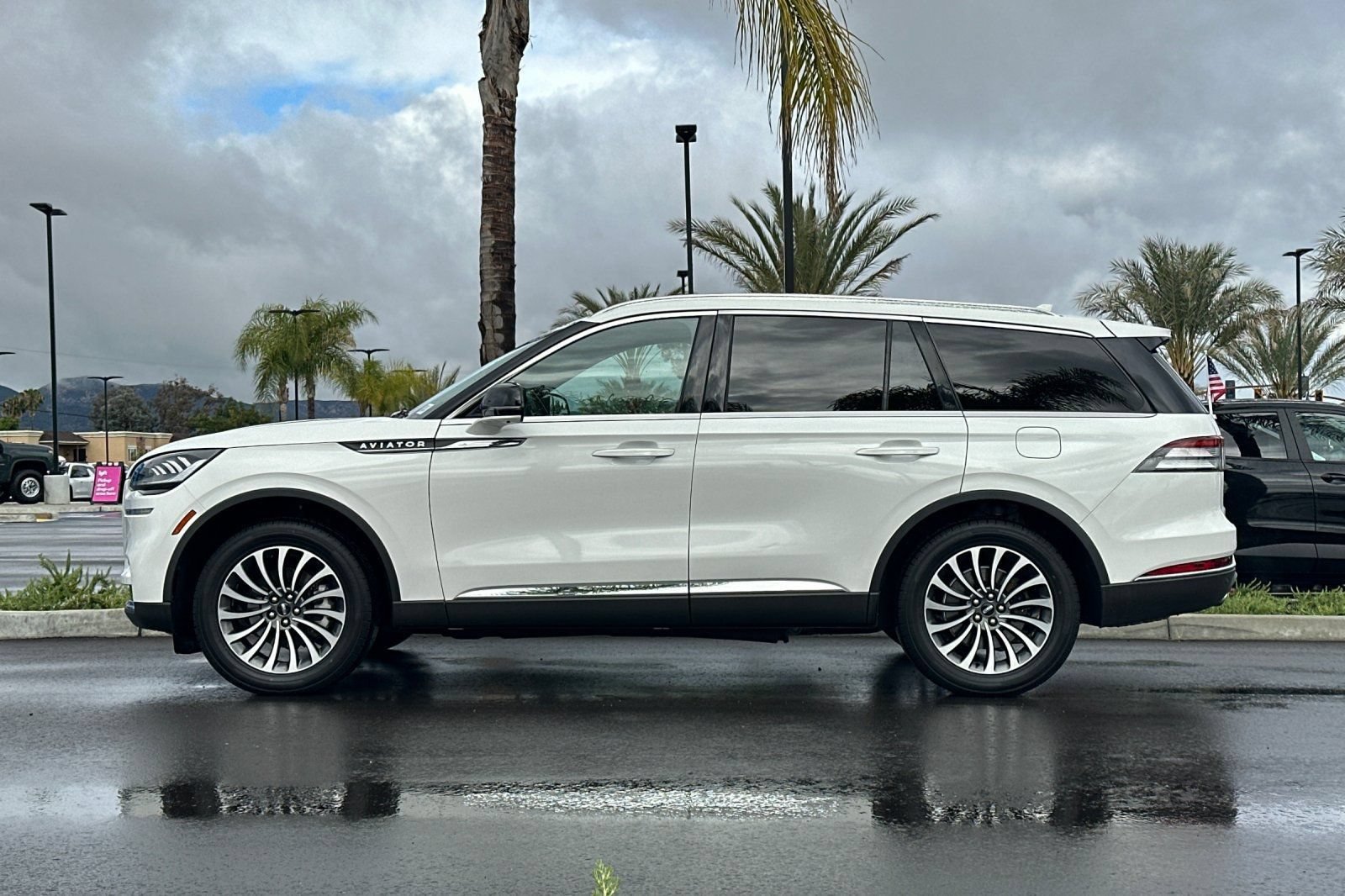 Used 2024 Lincoln Aviator Reserve AWD/4WD image 6