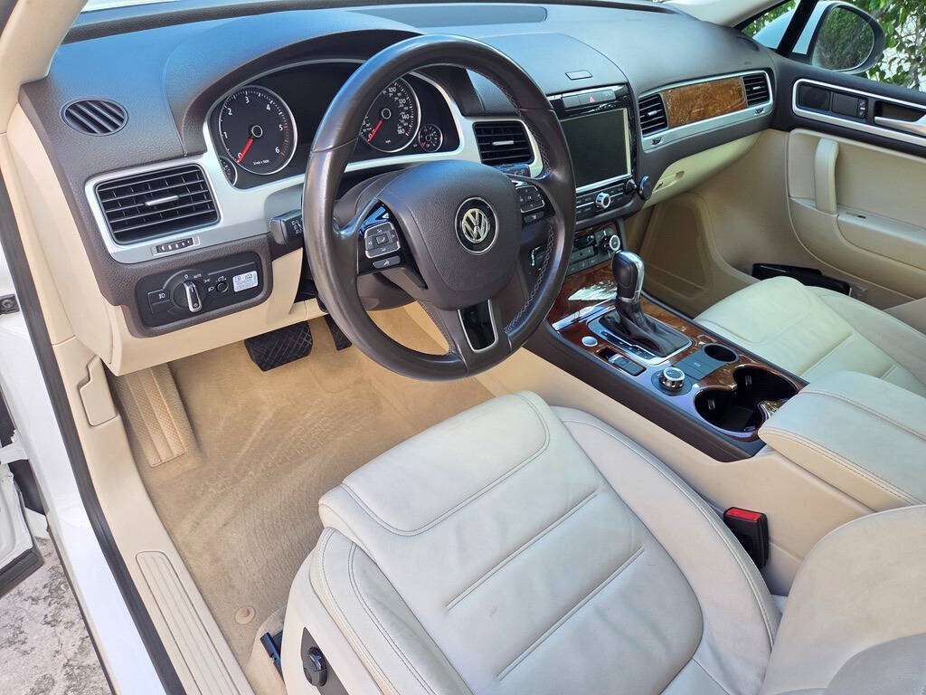 Used 2014 Volkswagen Touareg TDI AWD/4WD image 17