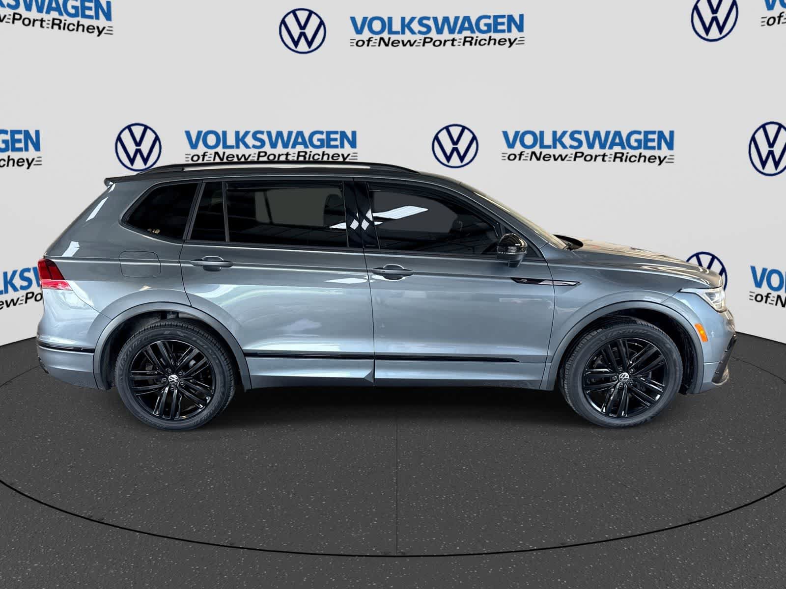 Used 2022 Volkswagen Tiguan SE R-Line FWD image 15