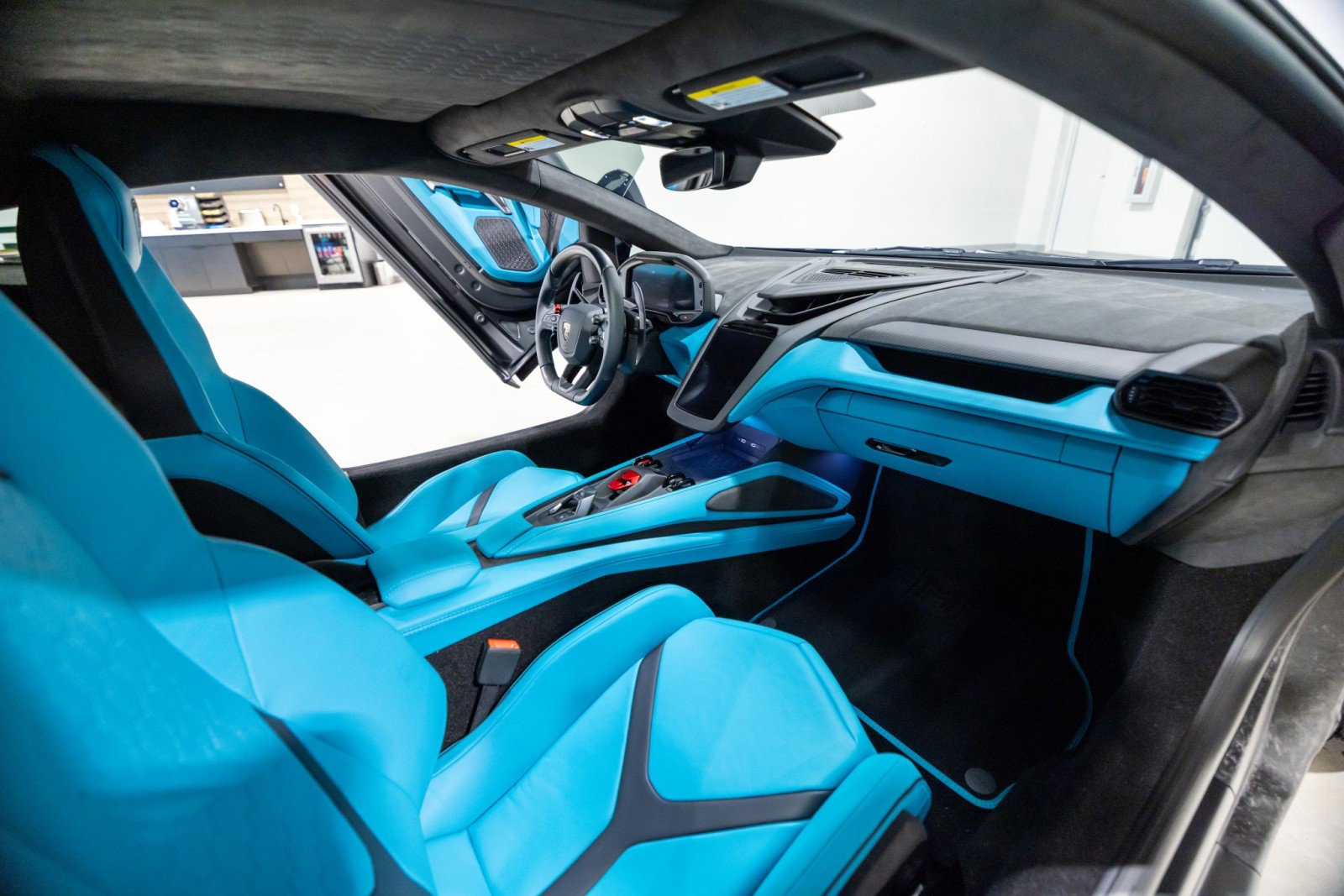 Used 2025 Lamborghini Revuelto image 39