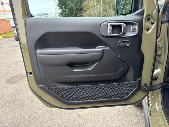 Used 2025 Jeep Wrangler Unlimited Rubicon w/ Technology Group image 15