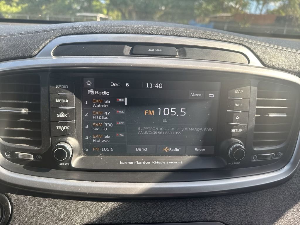 Used 2019 Kia Sorento SX image 13