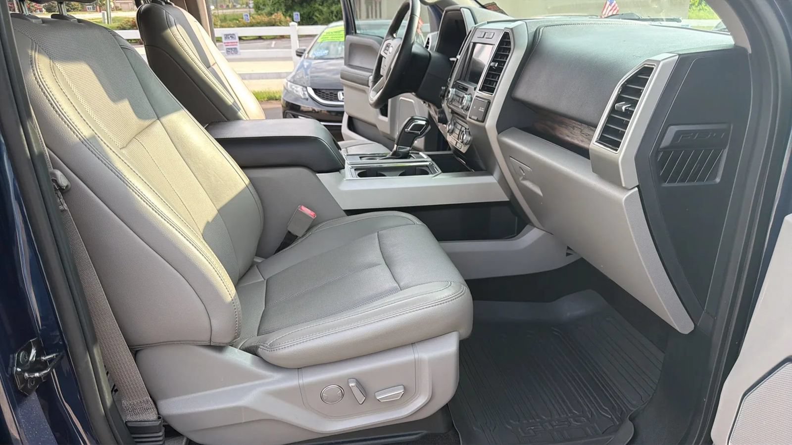 Used 2018 Ford F150 Lariat w/ Equipment Group 502A Luxury AWD/4WD image 29