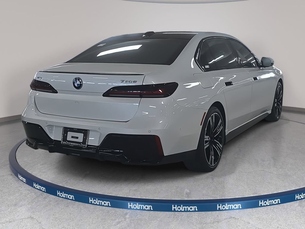 New 2026 BMW 750e xDrive w/ Premium Package image 4