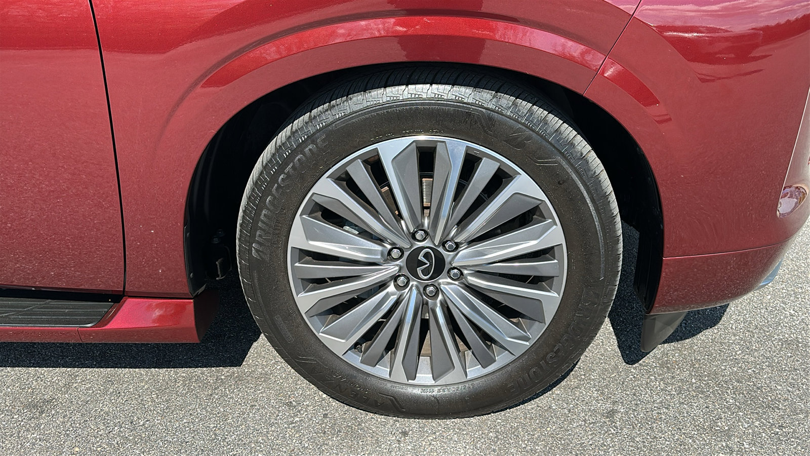 Used 2025 INFINITI QX80 Sensory image 9