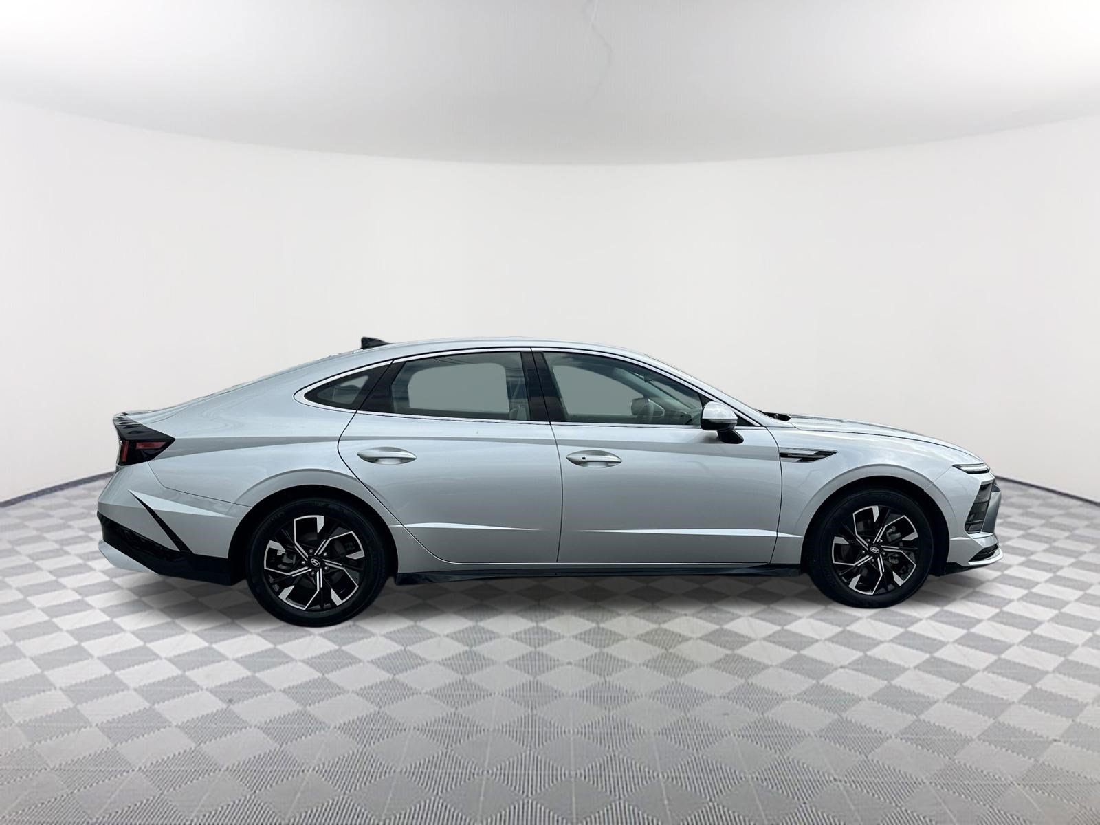 Used 2025 Hyundai Sonata SEL FWD image 4