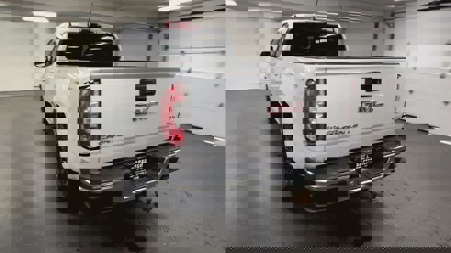 Certified 2020 GMC Canyon SLE w/ Driver Alert Package image 7