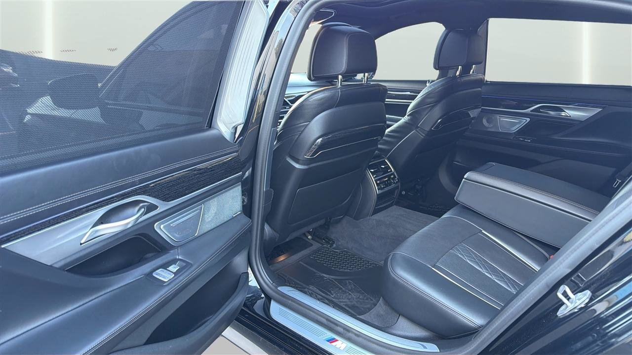 Used 2022 BMW 750i xDrive w/ Executive Package AWD/4WD image 22