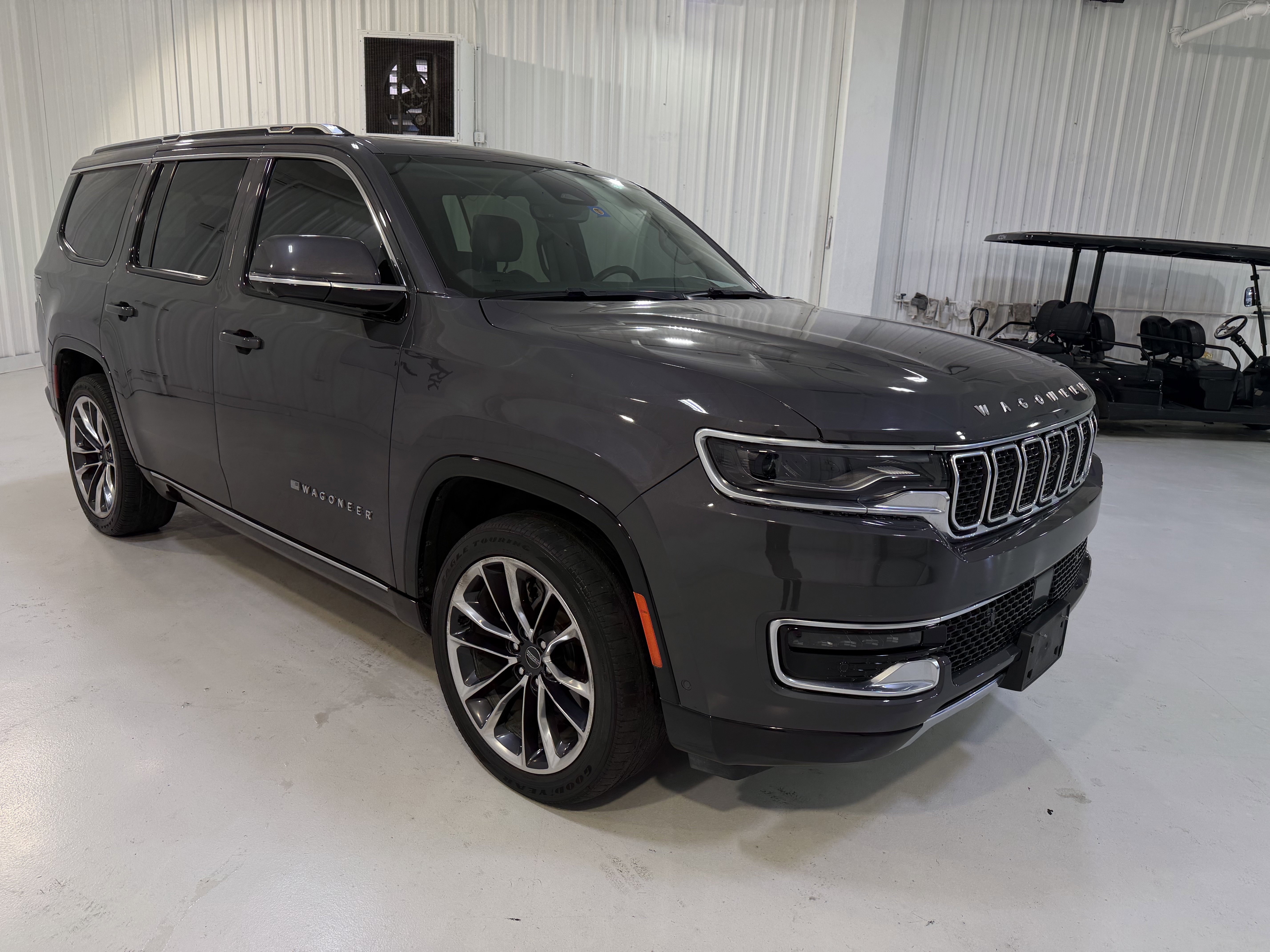 Used 2022 Jeep Wagoneer Series III w/ Premium Group I AWD/4WD image 7