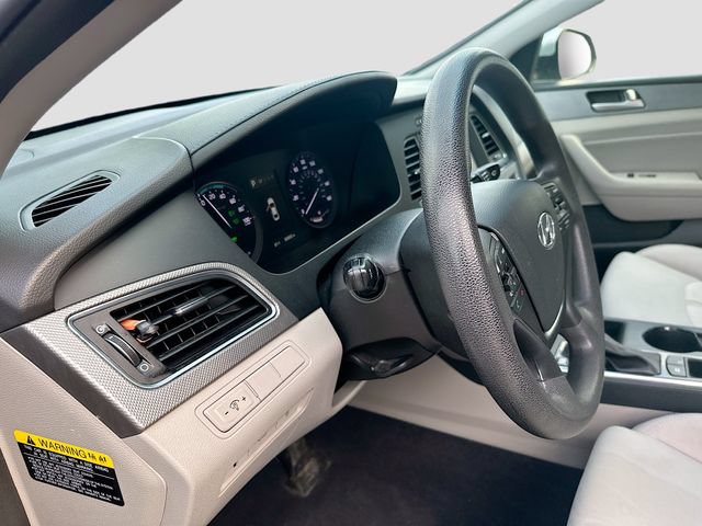 Used 2017 Hyundai Sonata SE FWD image 10