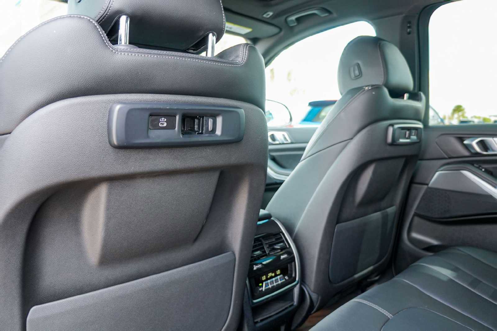 Used 2022 BMW X5 xDrive40i w/ Premium Package image 12