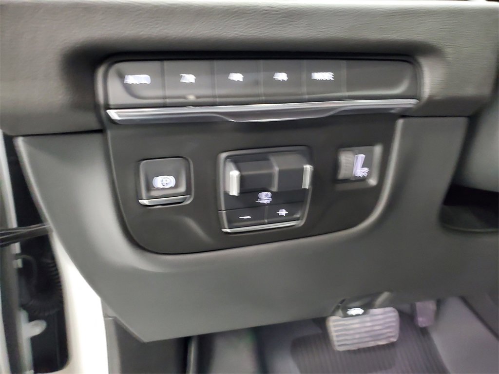 New 2025 Cadillac Escalade Premium Luxury w/ LPO, Radiant Package image 11