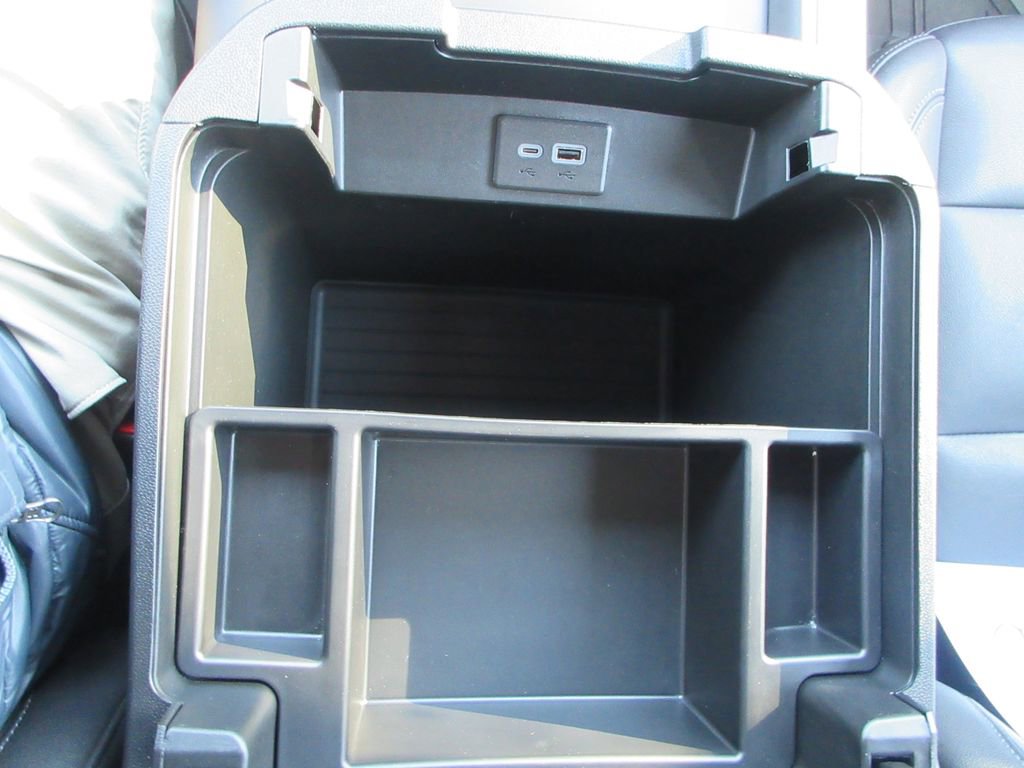 Certified 2024 Chevrolet Suburban Z71 w/ Luxury Package image 30