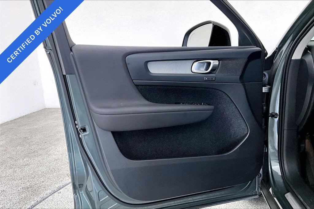 Used 2026 Volvo XC40 B4 Core w/ Climate Package FWD image 20