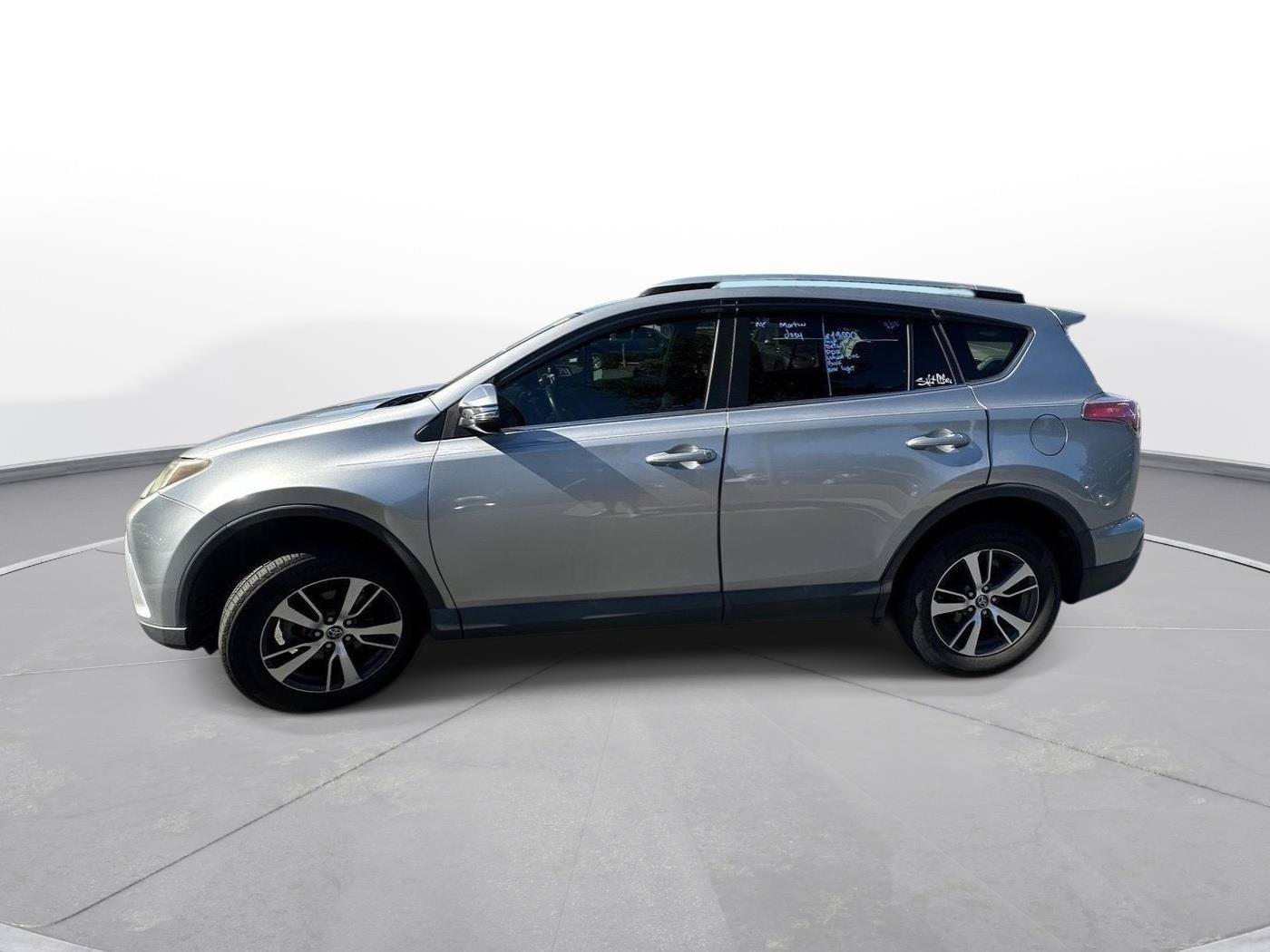 Used 2016 Toyota RAV4 XLE FWD image 9