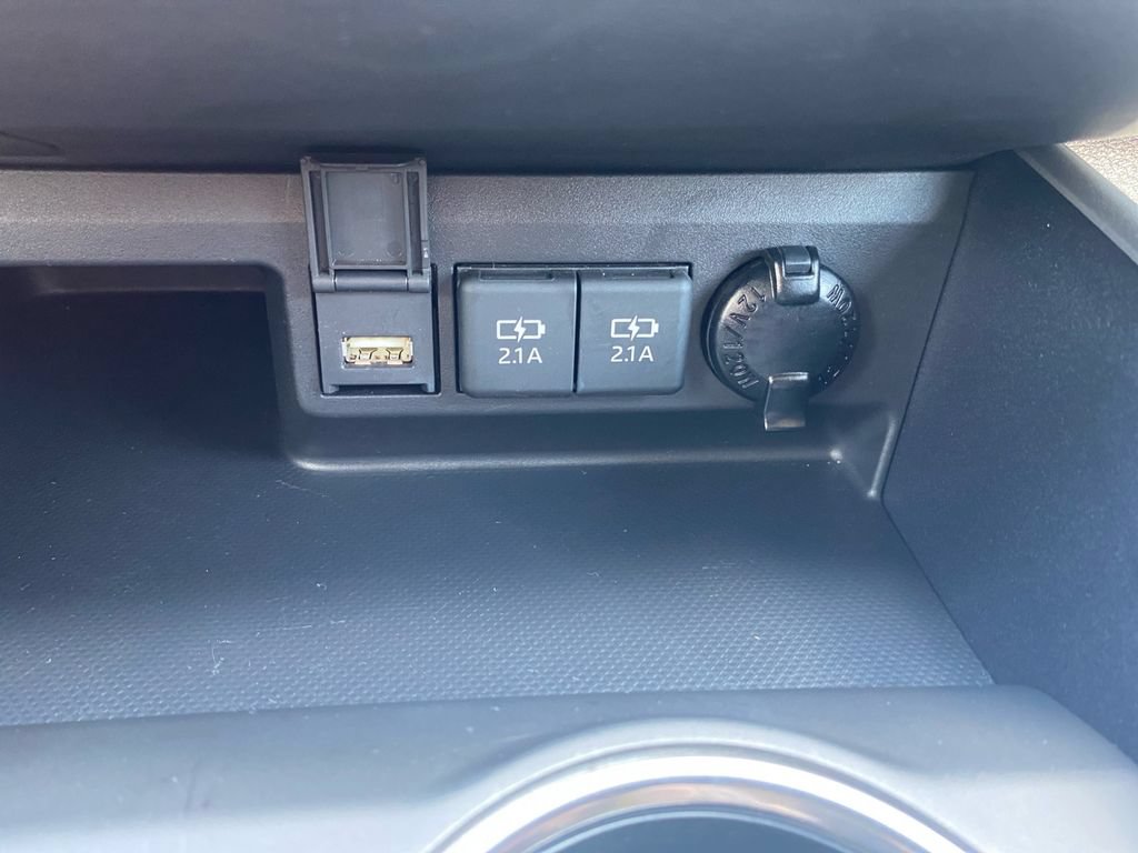 Used 2021 Toyota Highlander XLE AWD/4WD image 42