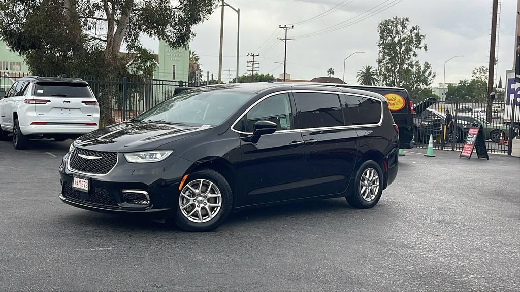 Used 2024 Chrysler Pacifica Touring-L FWD image 31