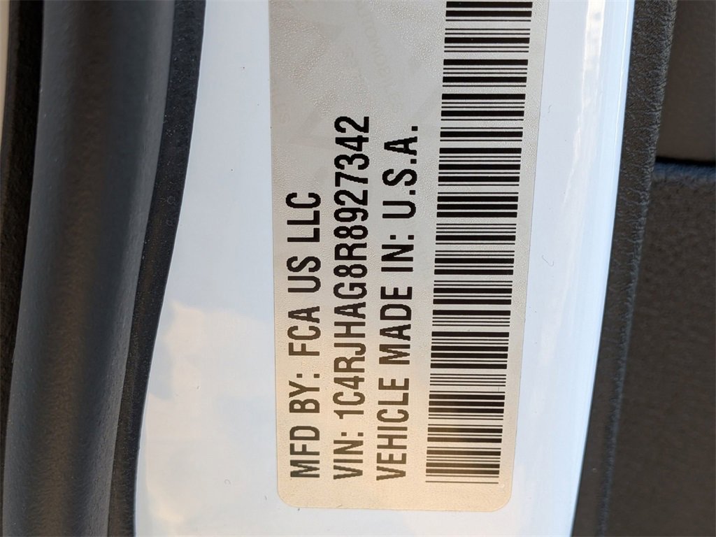 Used 2024 Jeep Grand Cherokee Laredo image 27