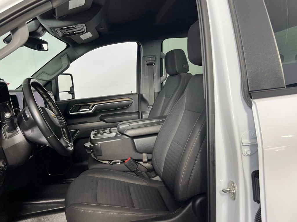 Used 2024 Chevrolet Silverado 3500 LT image 24