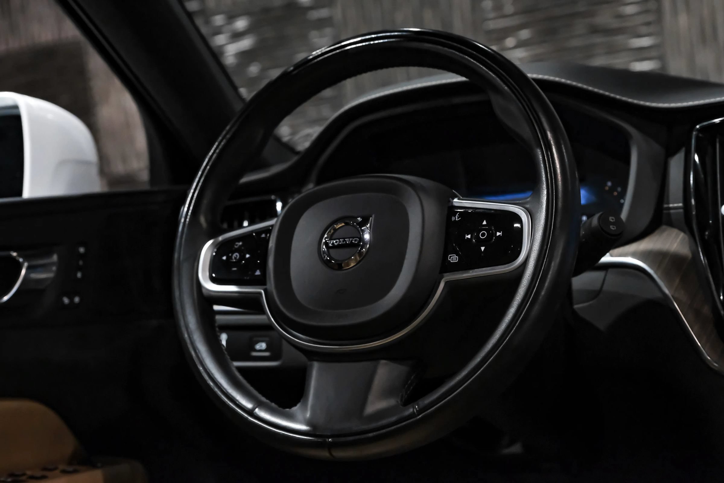 Used 2022 Volvo XC60 B5 Inscription w/ Advanced Package FWD image 18