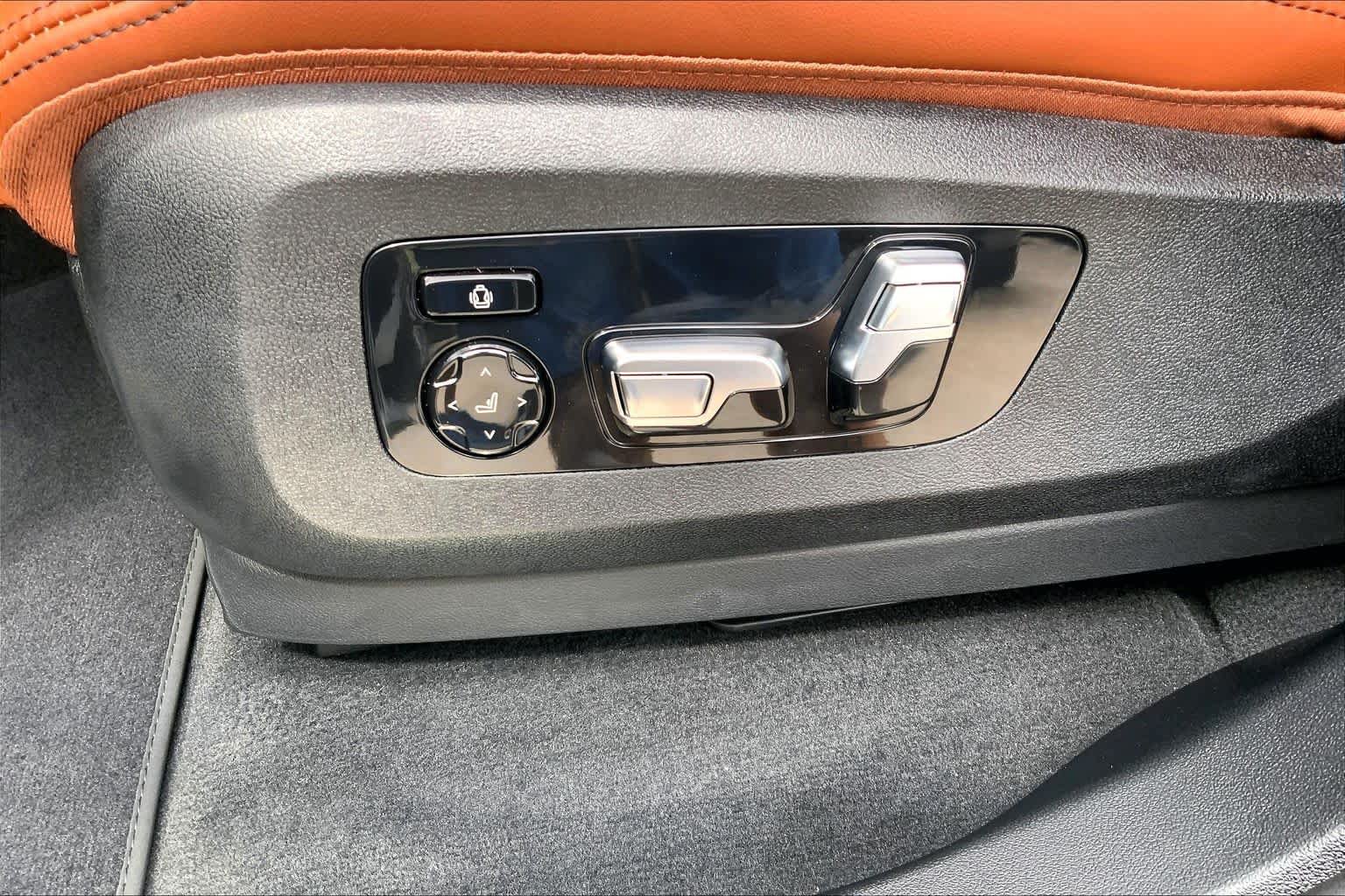 New 2027 BMW X7 M60i AWD/4WD image 16