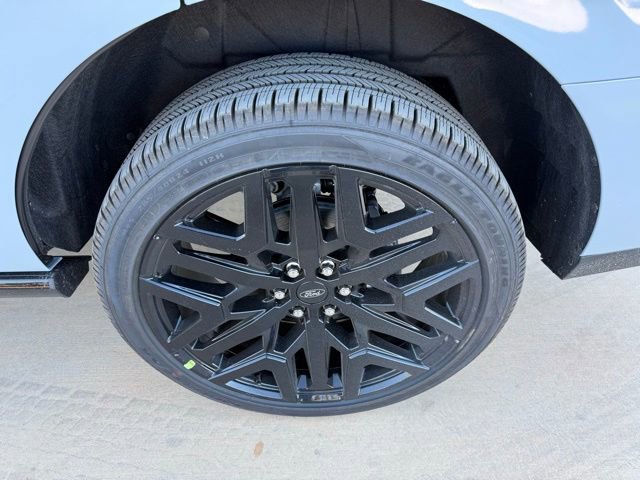 New 2026 Ford Expedition Platinum w/ Stealth Performance Package image 5