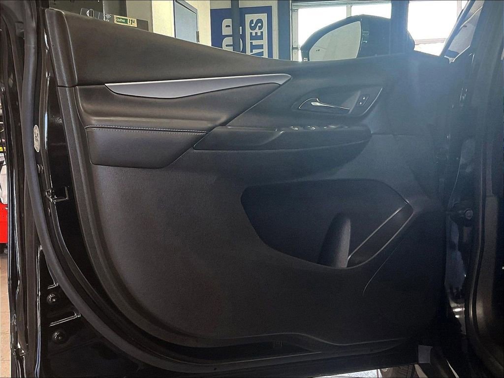 Used 2023 Chevrolet Bolt LT FWD image 9