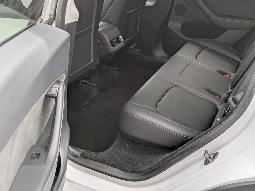 Used 2025 Tesla Model Y Long Range image 17