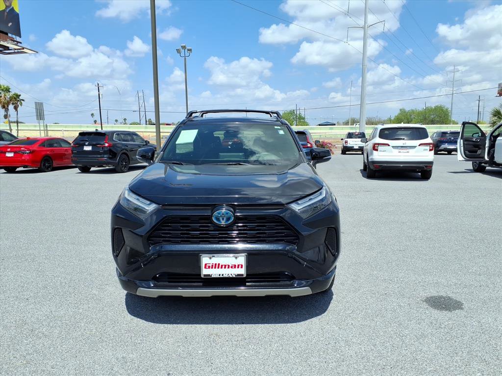 Used 2022 Toyota RAV4 SE image 3