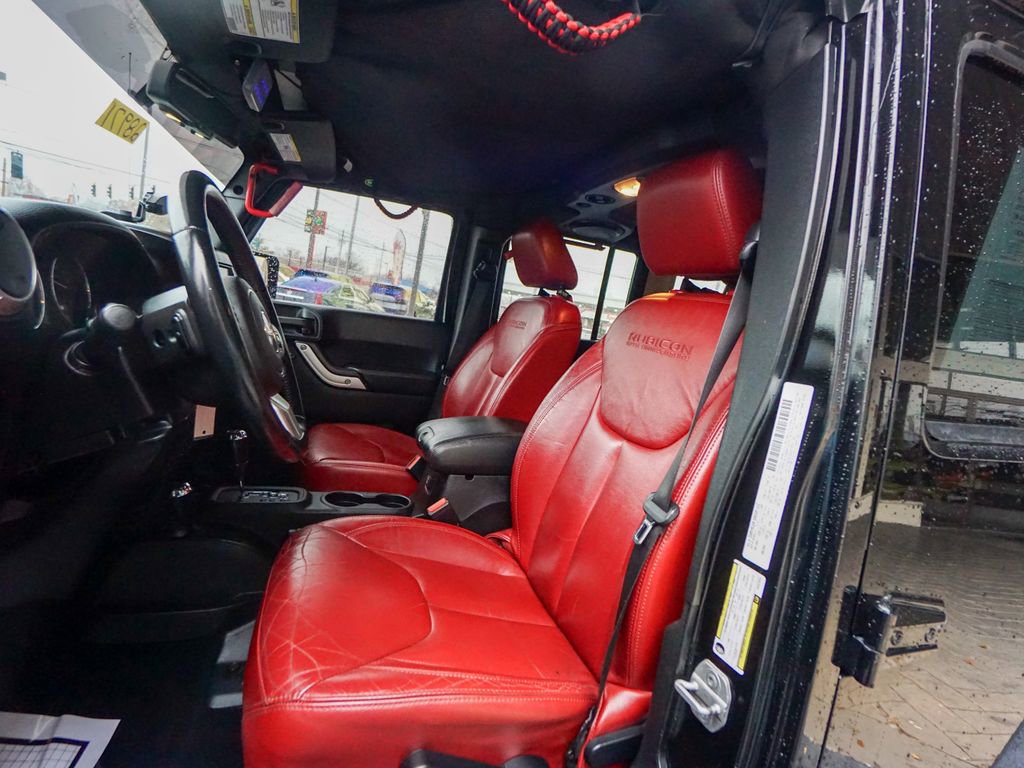 Used 2013 Jeep Wrangler Unlimited Rubicon image 16